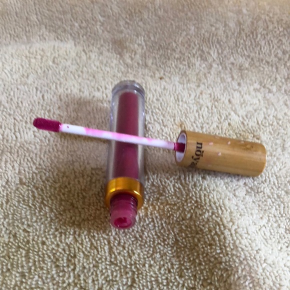 Noyah Liquid Lipstick in Malbec - Picture 5 of 5